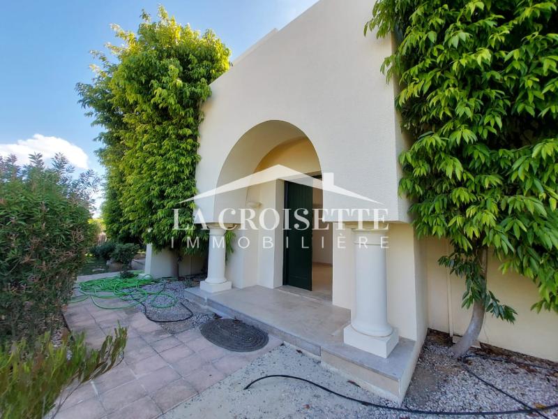 Villa S+3 avec piscine à Gammarth
